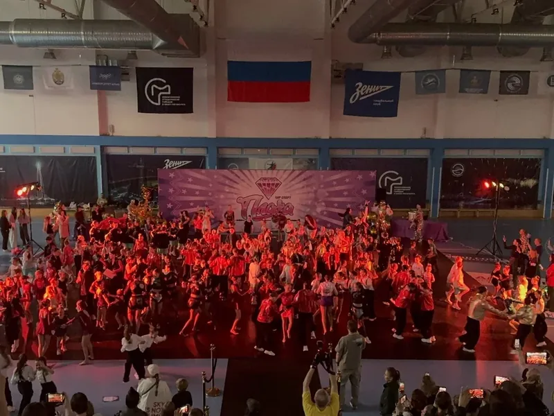 Массовое мероприятие: свет и звук в зале